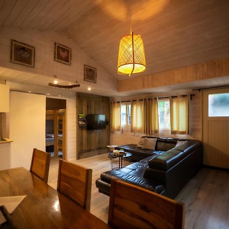 Chalet De Bosuil Zutendaal Eksteriør billede