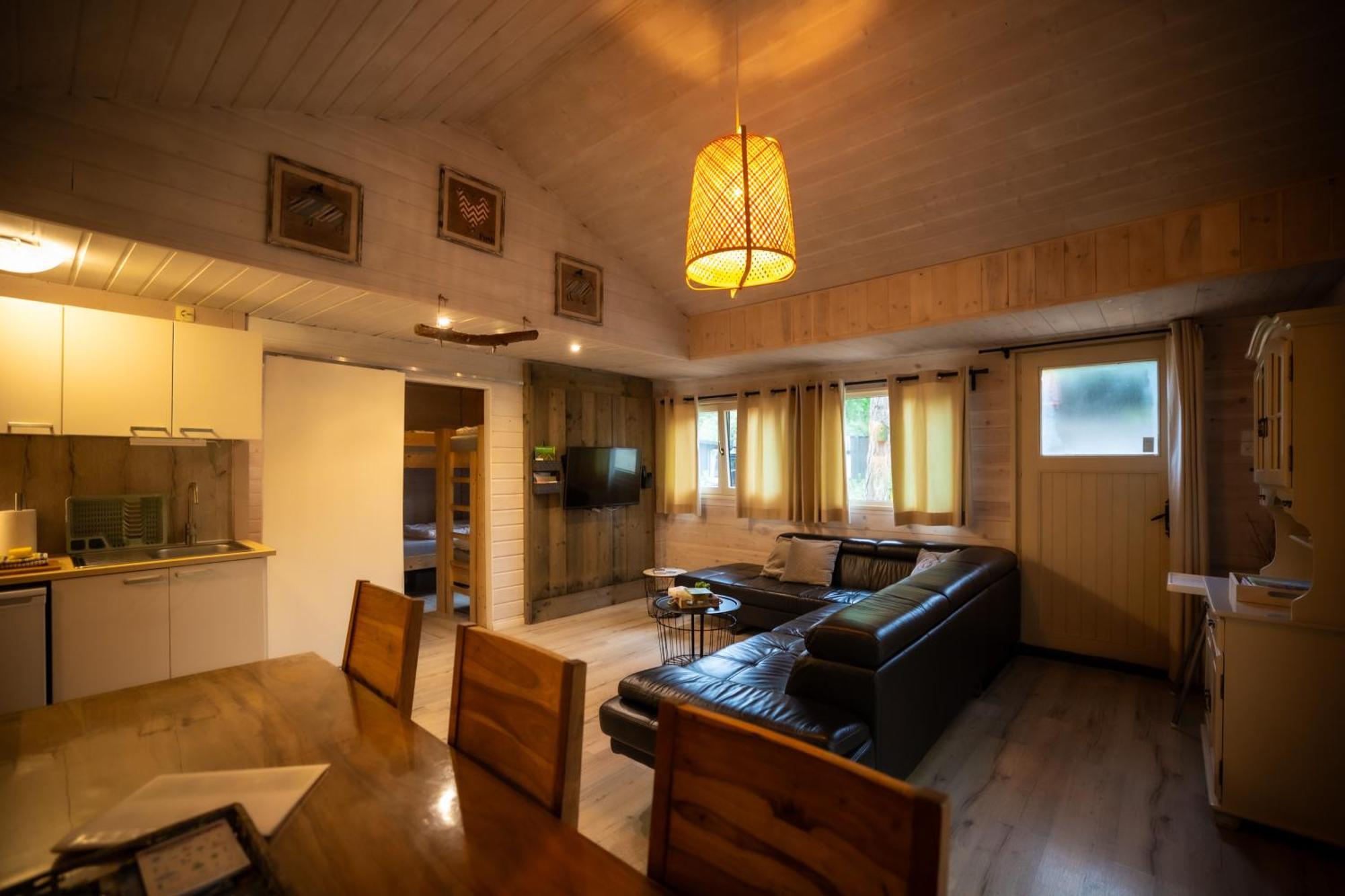 Chalet De Bosuil Zutendaal Eksteriør billede