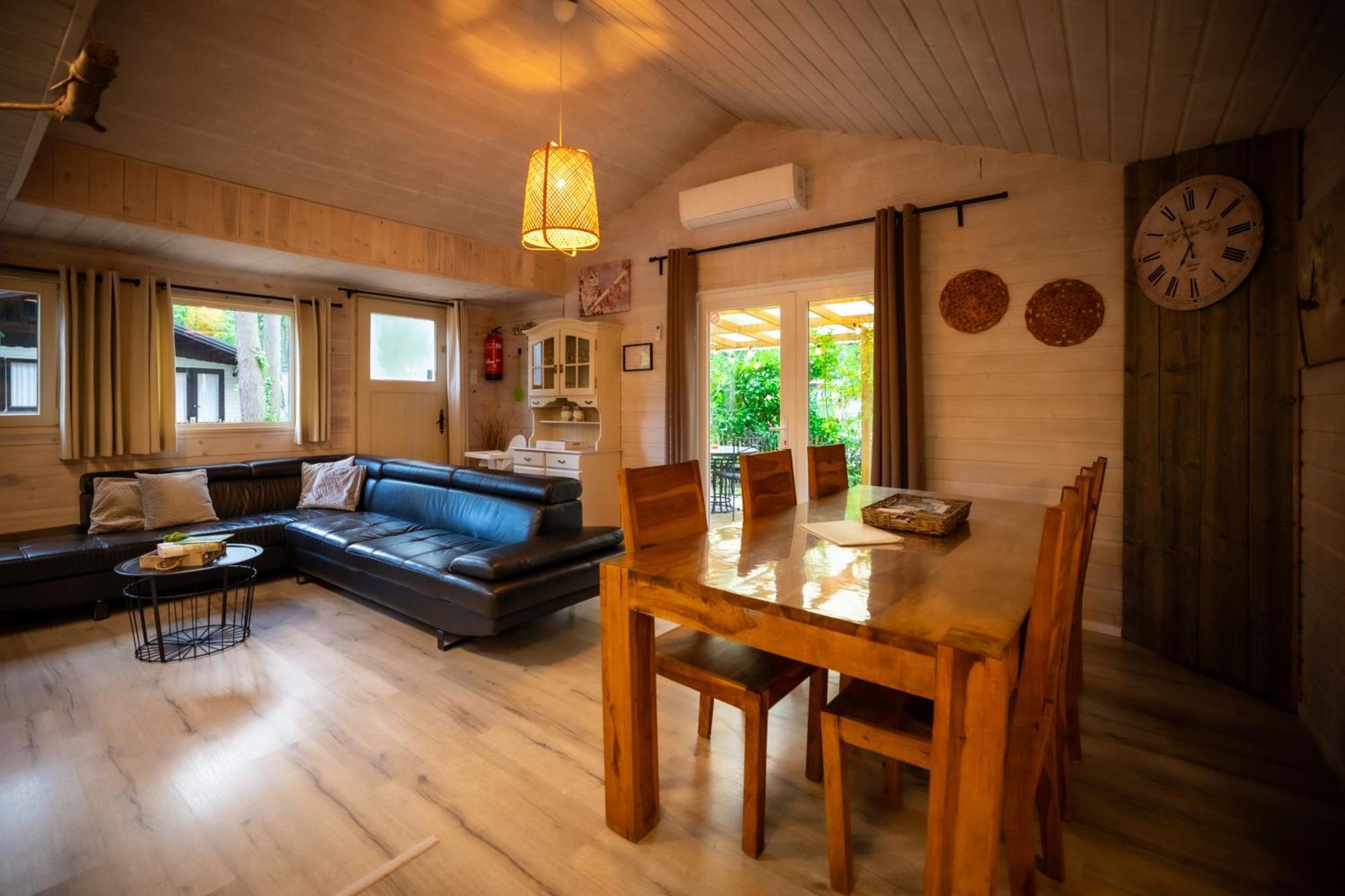 Chalet De Bosuil Zutendaal Eksteriør billede