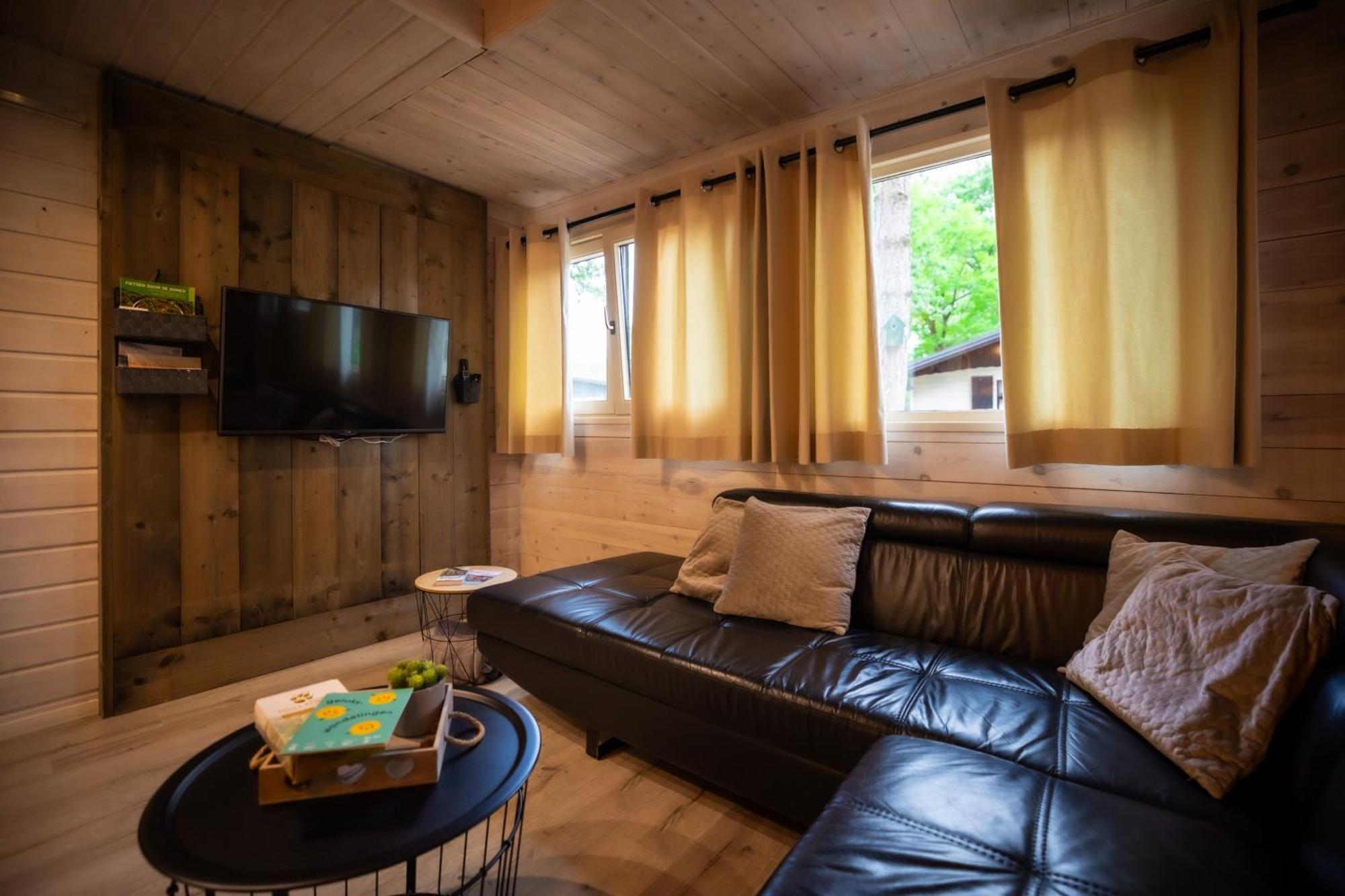 Chalet De Bosuil Zutendaal Eksteriør billede